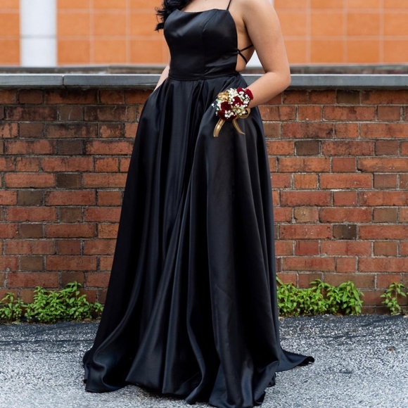 Evening gown - Picture 2 of 2